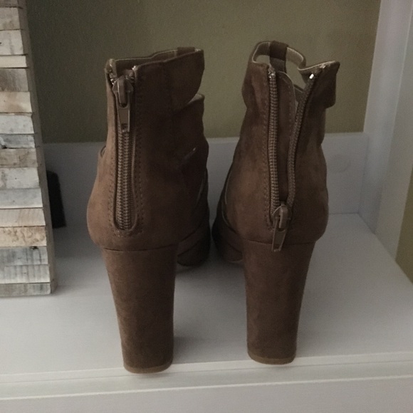 Heels - Picture 3 of 5