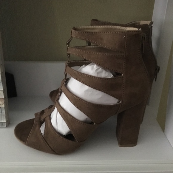 Heels - Picture 4 of 5