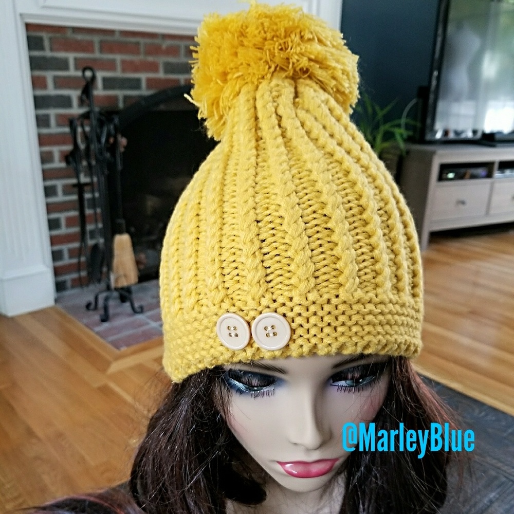 Buy2 Get 1 FREE!!⭐️Knit Winter Pom Pom Hat Gold Yellow NWOT