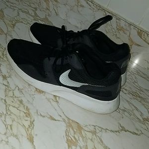 Women's nike running shoes size 9