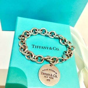 Return to Tiffany bracelet round tag