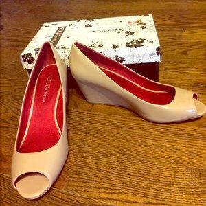 Chinese Laundry nude patent wedges