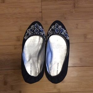 A Adrienne Vittadini shoe 👠 with some bling ✨