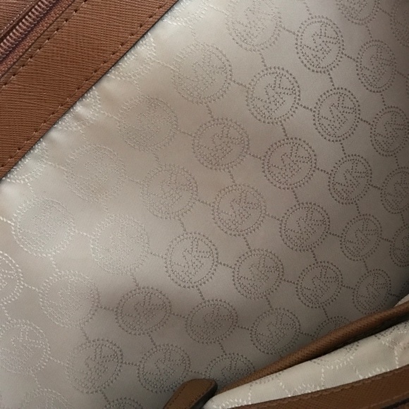 Michael Kors Jet Set Tote - Picture 2 of 2