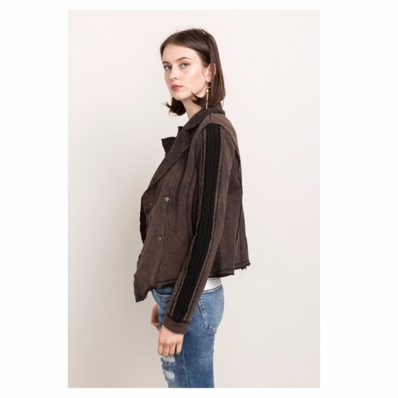 ‼️NEW ARRIVAL‼️Flutter Collar Mix Terry Jacket - Picture 3 of 4