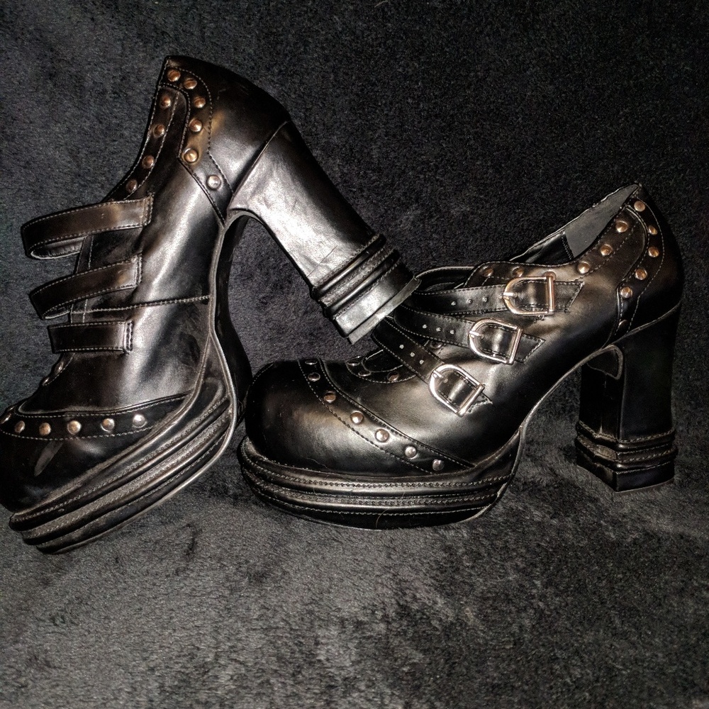 Sale!🆕Demonia vampire NWOT