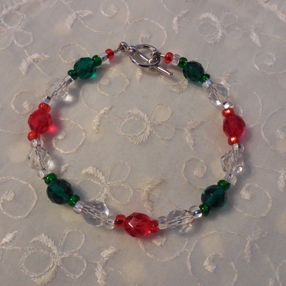 NEW! Christmas Beaded Toggle Bracelet - Picture 1 of 4