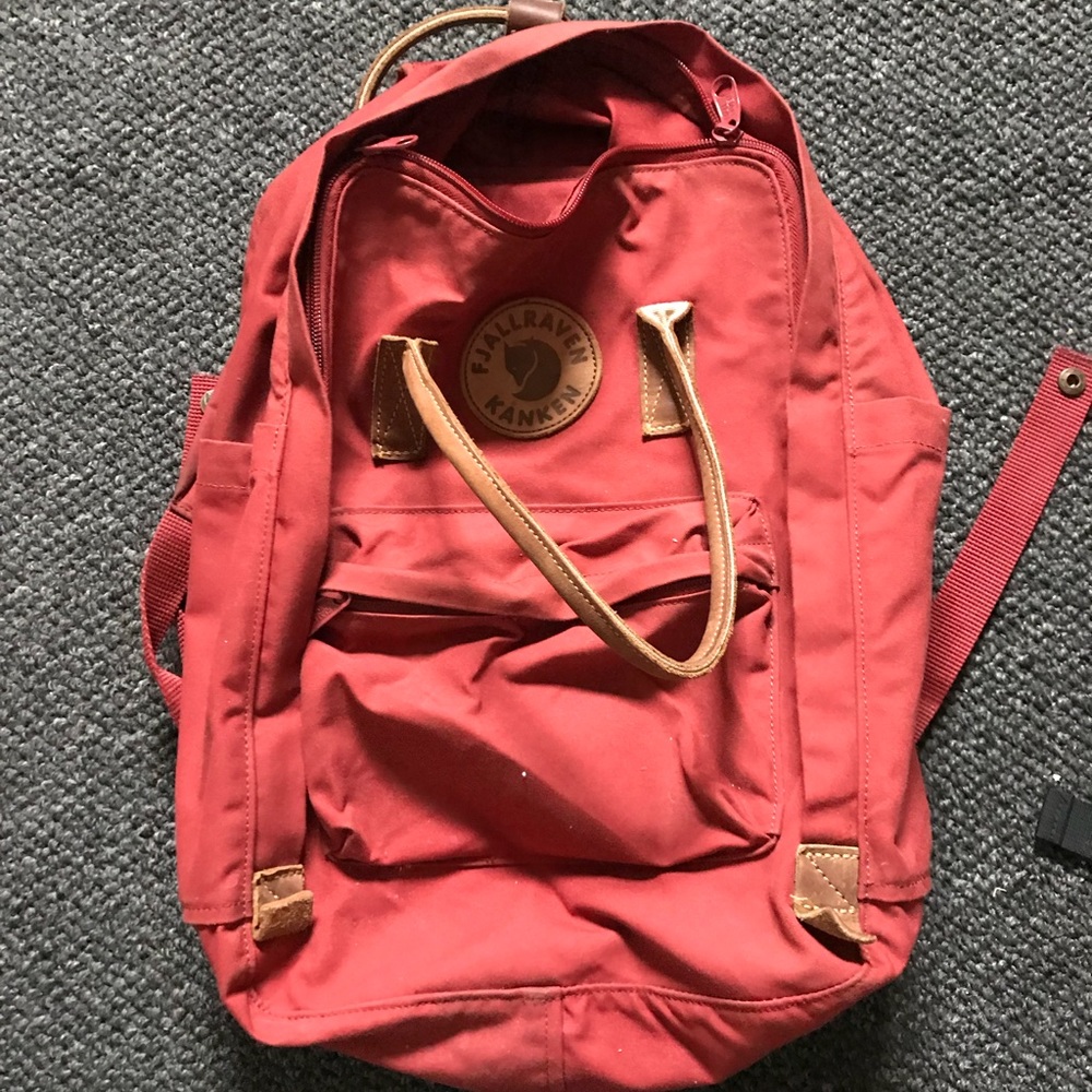 ❌SOLD❌FJALLRAVEN red and leather 15in