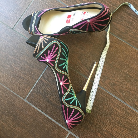 NWT INC Gorgeous Peep Toe Heels - Picture 7 of 8