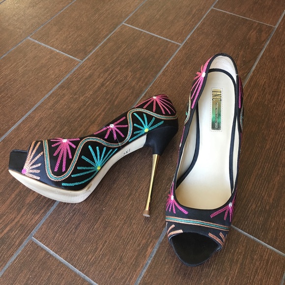 NWT INC Gorgeous Peep Toe Heels - Picture 8 of 8