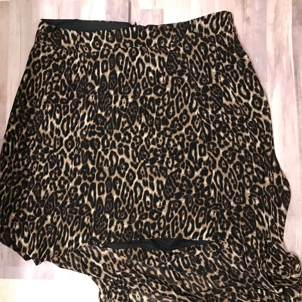 Torrid leopard print high/low skirt