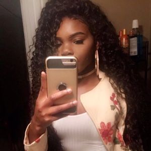 Meet your Posher, Dominique