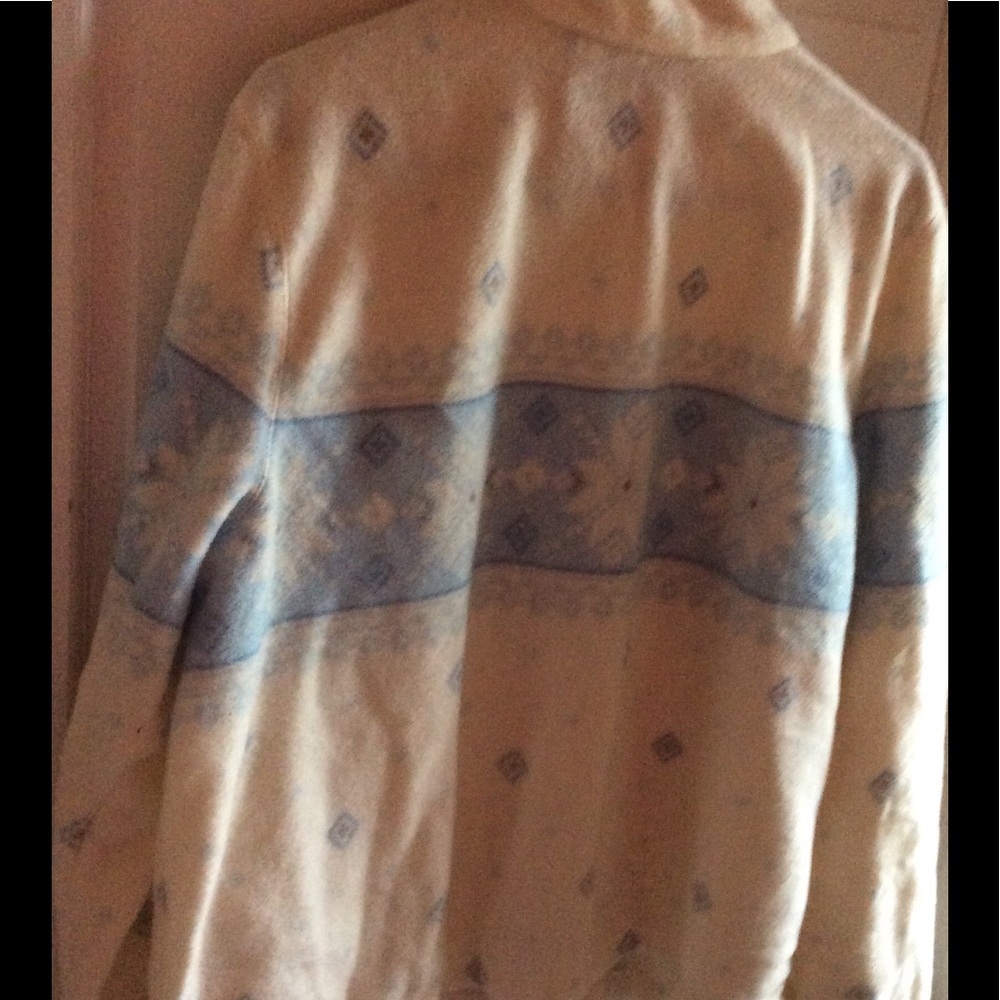 🐞SOLD 🐞Fuzzy fleece - Picture 2 of 2