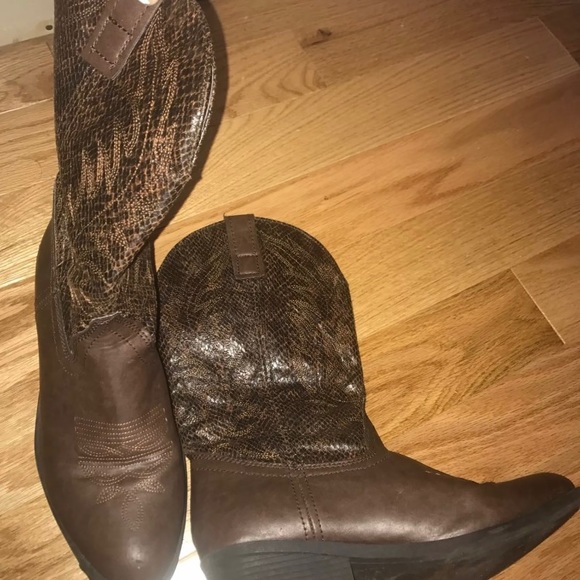 Cowboy boots - Picture 2 of 4