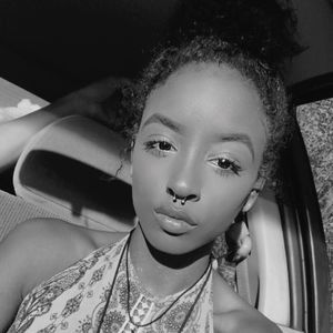 Meet your Posher, Mia