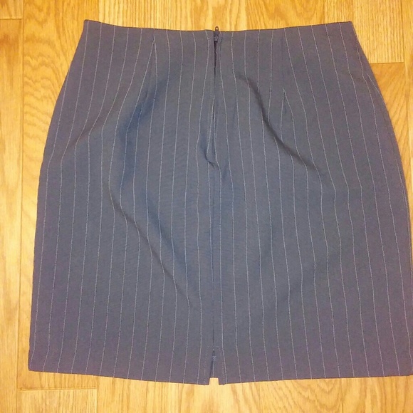 Vintage Pinstriped Business Skirt. - Picture 2 of 3