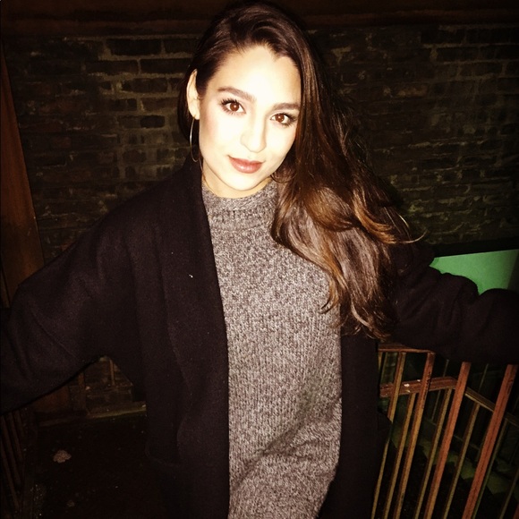 Meet your Posher, Sofia - Picture 3 of 4