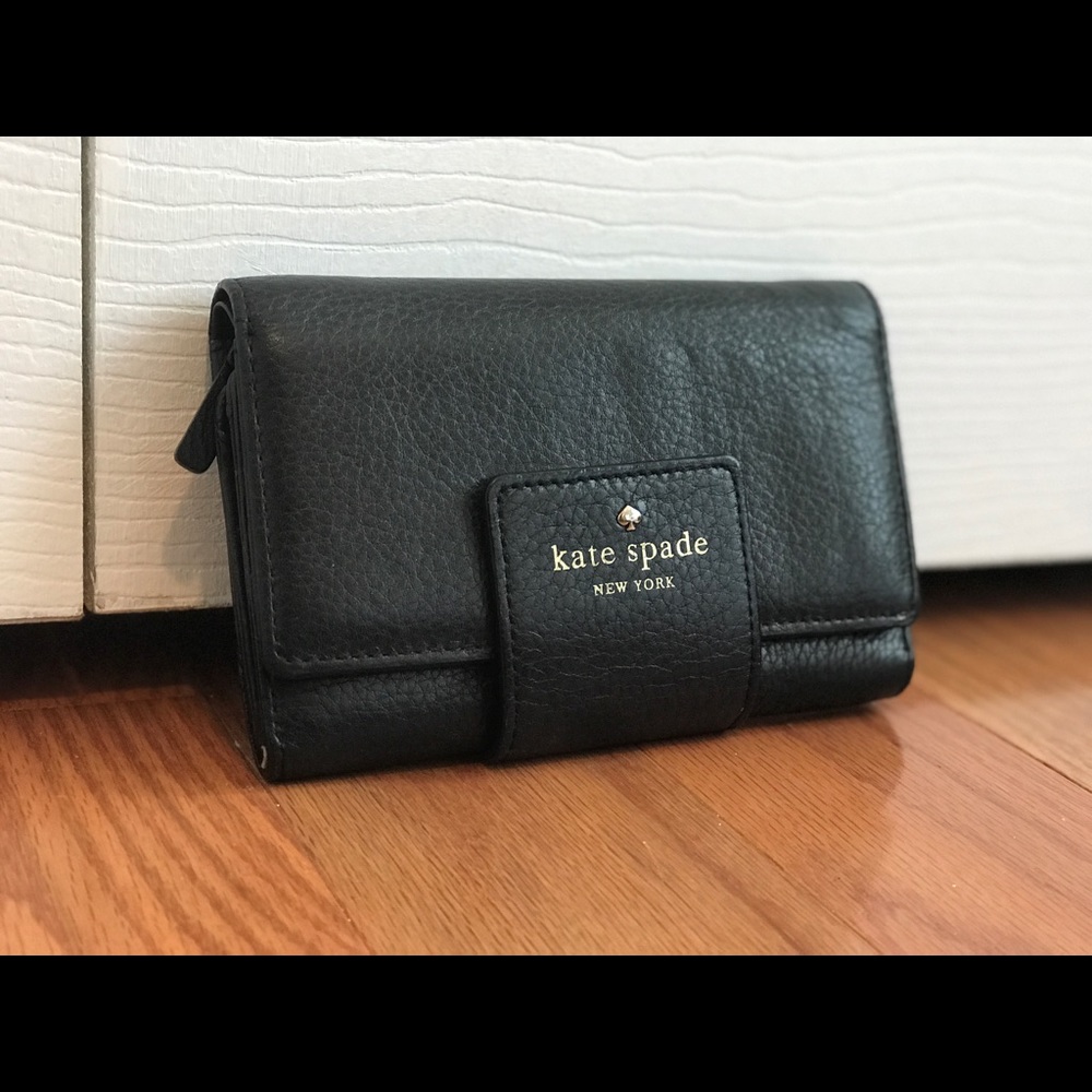 Make an Offer // Kate Spade Trifold Leather Wallet