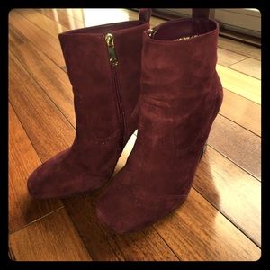 Tommy Hilfiger burgundy suede booties, size 7M