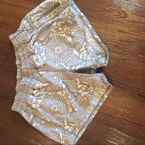 Lululemon tracker shorts