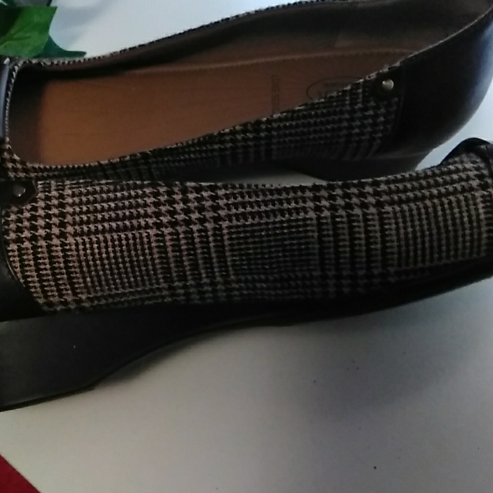 Shoes - Picture 3 of 3