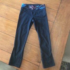 Lululemon black crop size 4