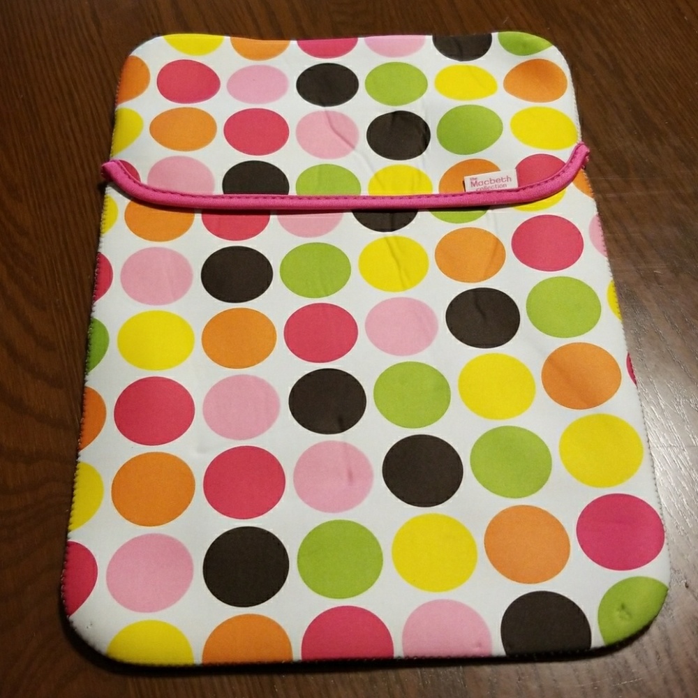 Macbeth collectiom reversible laptop case EUC