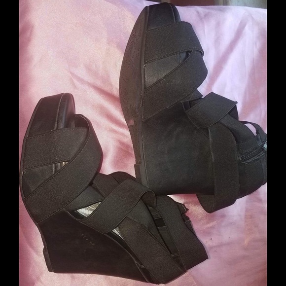 🐞SOLD🐞 Dollhouse black wedges - Picture 3 of 3