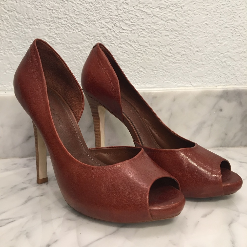 Gianni Bini brown leather heels