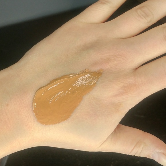 Amber(dark golden)-Becca Ever Matte Foundation - Picture 1 of 3