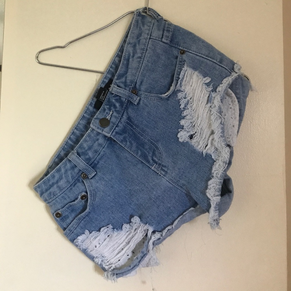 Forever 21 distressed shorts size 24