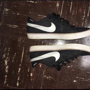 Black Nike SB