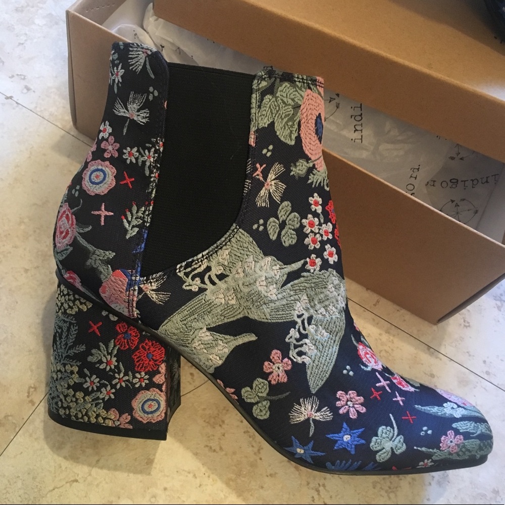 FINAL SALE🖤Beyond Gorgeous! New Indigo Rd Booties