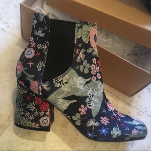 FINAL SALE🖤Beyond Gorgeous! New Indigo Rd Booties