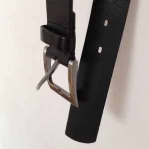 Men's 1.25" wide black leather belt, fits 36-40"