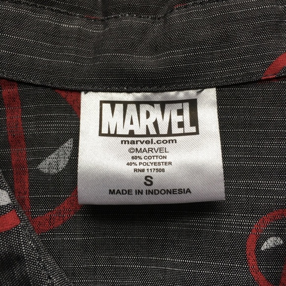 Marvel Deadpool Button-Down Shirt Men's New - Picture 3 of 5