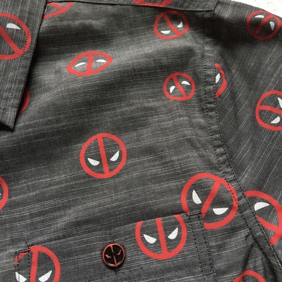 Marvel Deadpool Button-Down Shirt Men's New - Picture 4 of 5