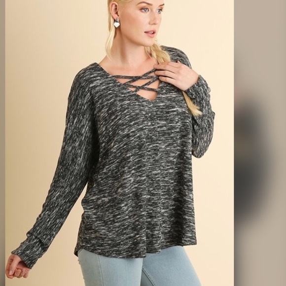 ✅CLOSET CLOSING!✅Brooke V-Neck Top - Picture 2 of 3