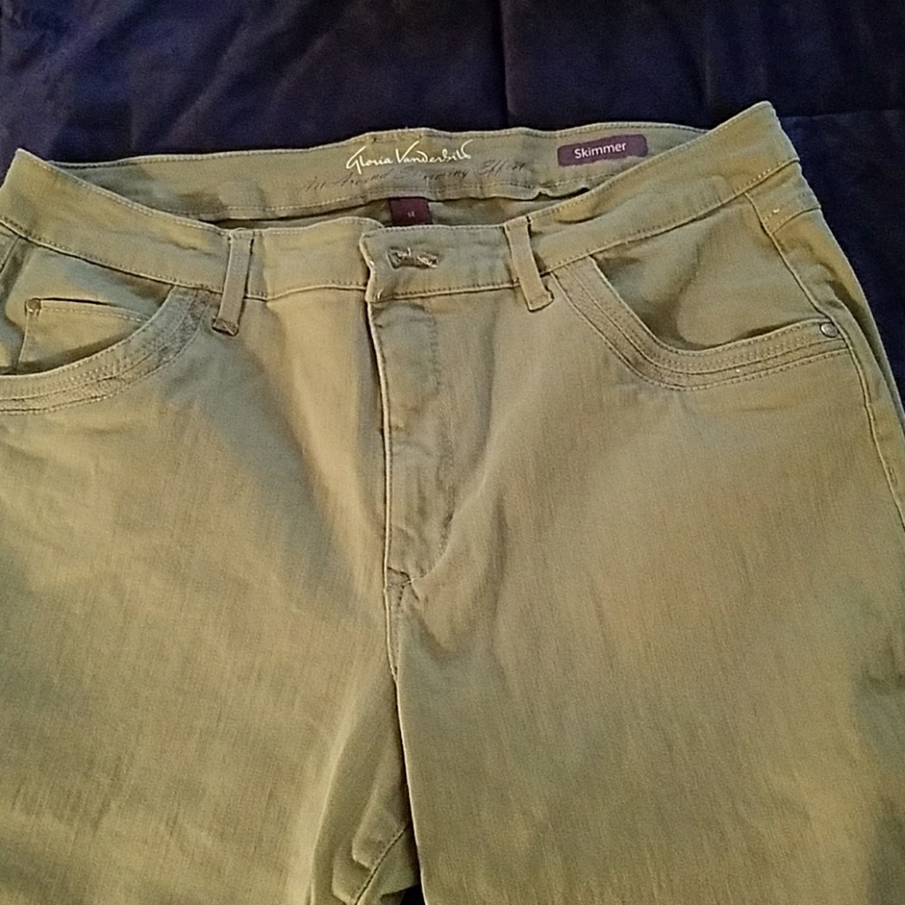 Capris - Picture 2 of 3