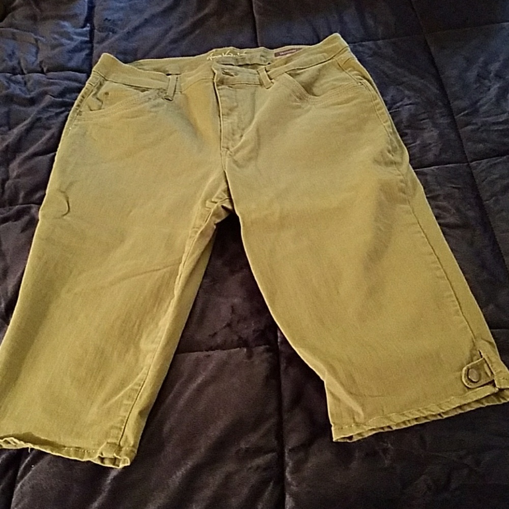 Capris - Picture 3 of 3