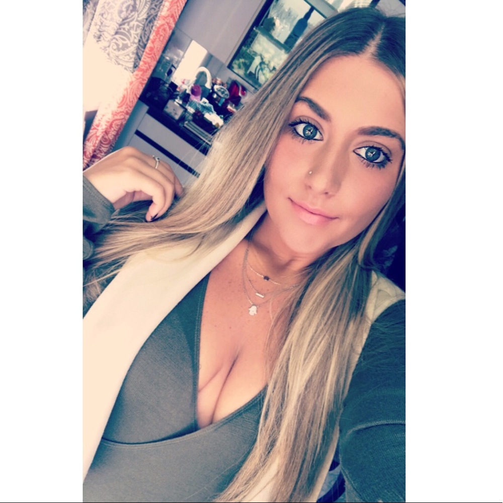 Meet your Posher, Manuela