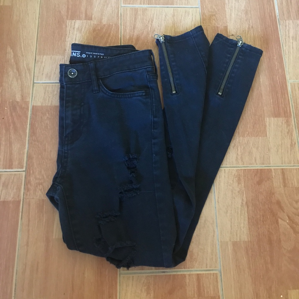 SOLD Vans ripped jeans size 0