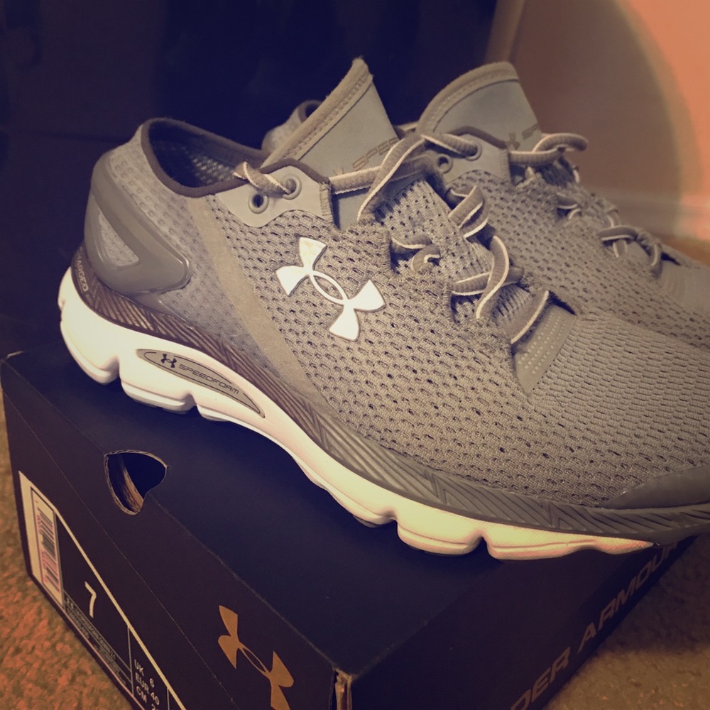 Under Armour Gemini 2.1 gray silver running shoes