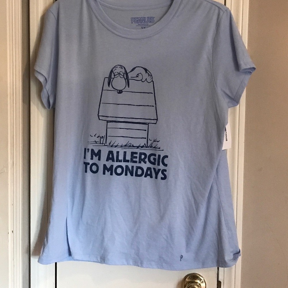 GRAPHIC PEANUT MONDAY  T-SHIRT NWT