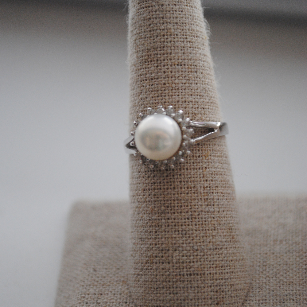 14K White gold ring
