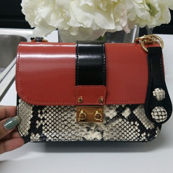 Vittoria Napoli Handbags - Vittoria Napoli Italian Leather CrossBody bag