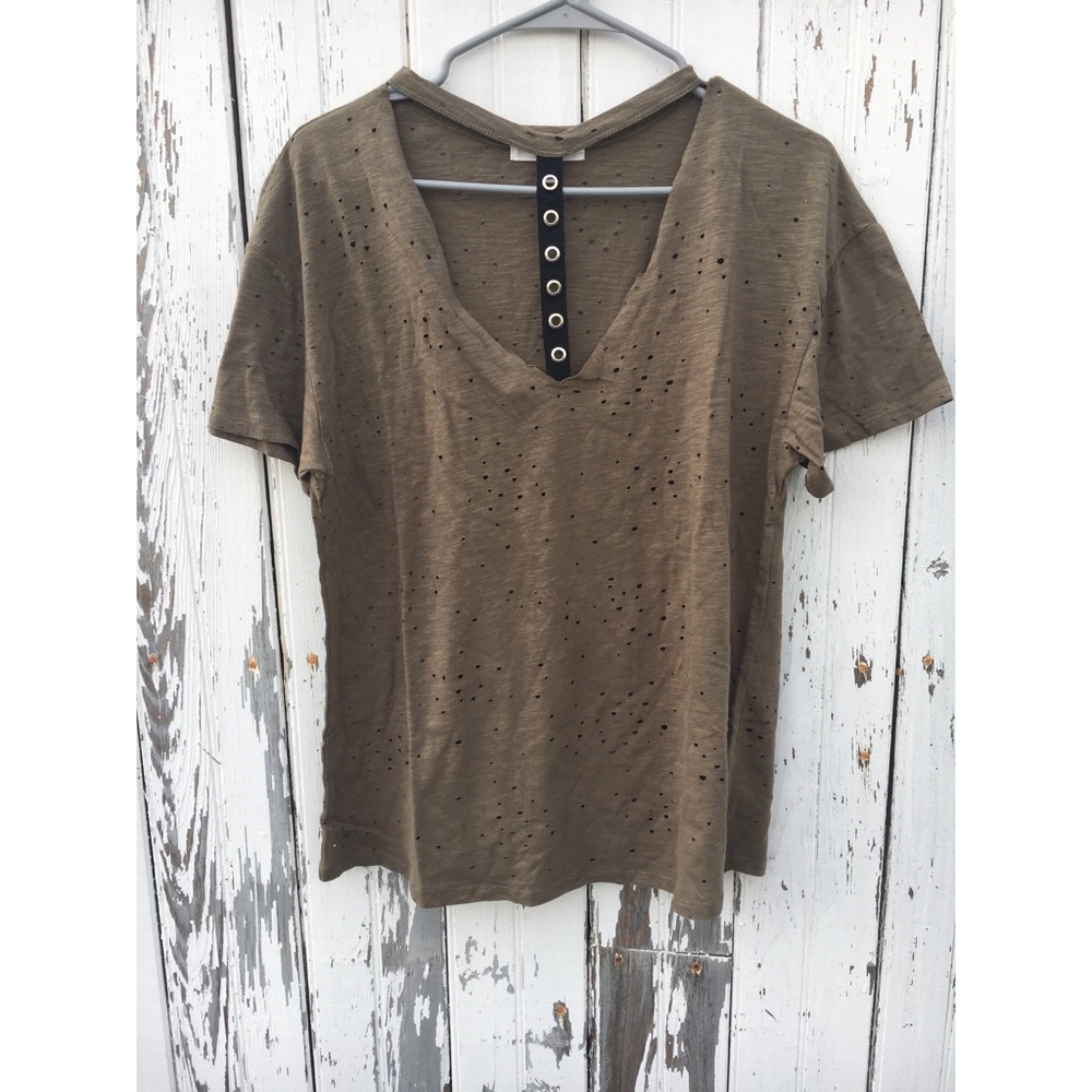 Distressed T-shirt🌿