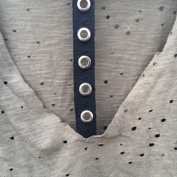 Distressed T-shirt🌿 - Picture 3 of 3