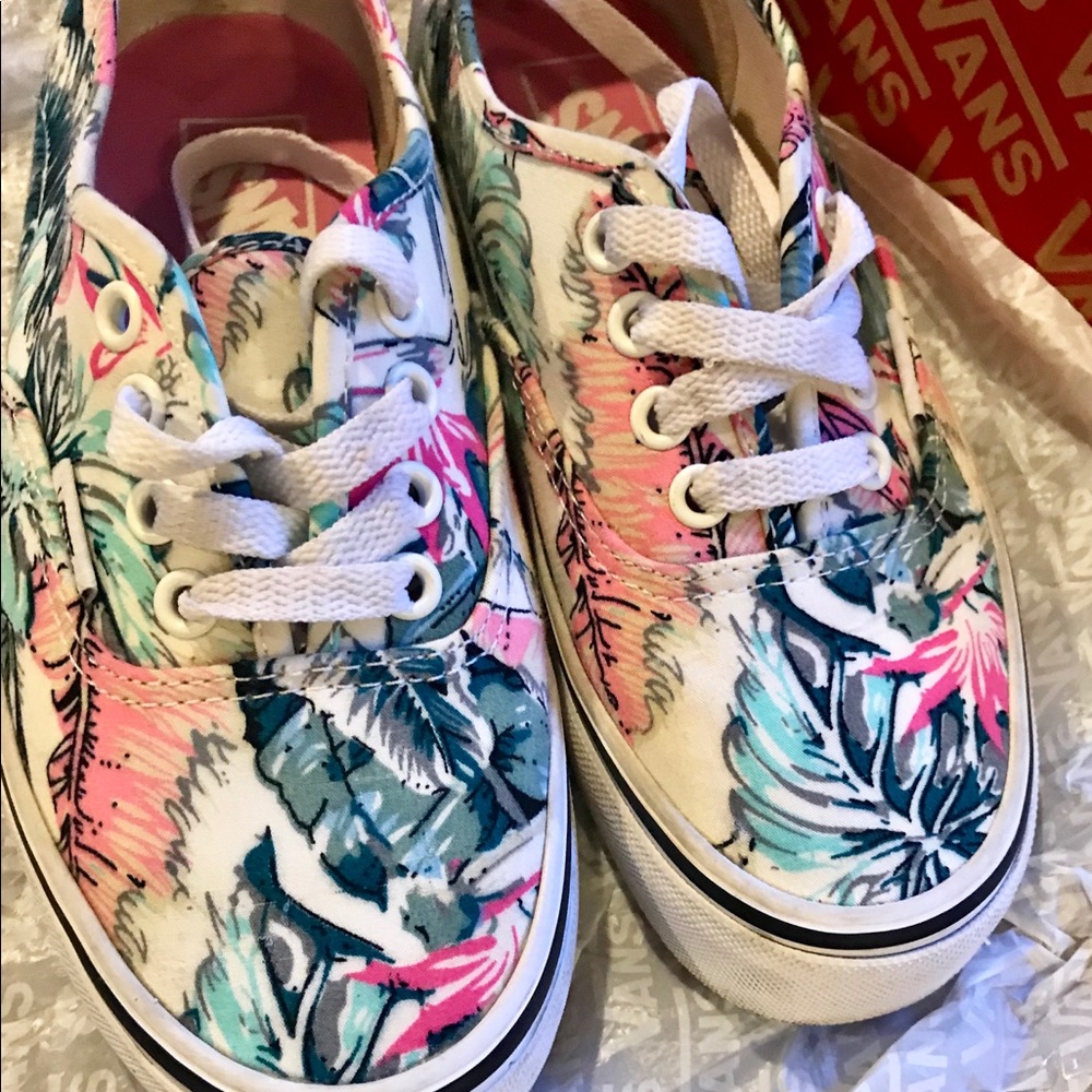 Vans tropical hibiscus white mens 3.5 women’s 6.0
