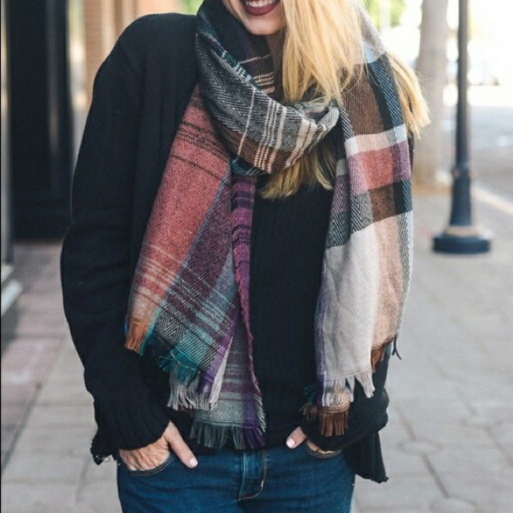 Super soft black plaid scarf